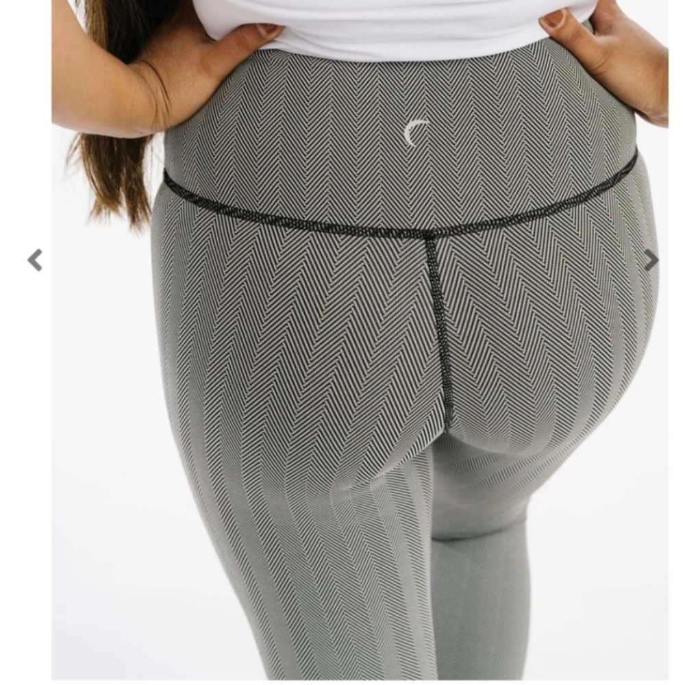 Zyia Herringbone Leggings - Size 8-10